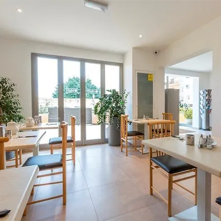 Aparthotel Huli & 2*